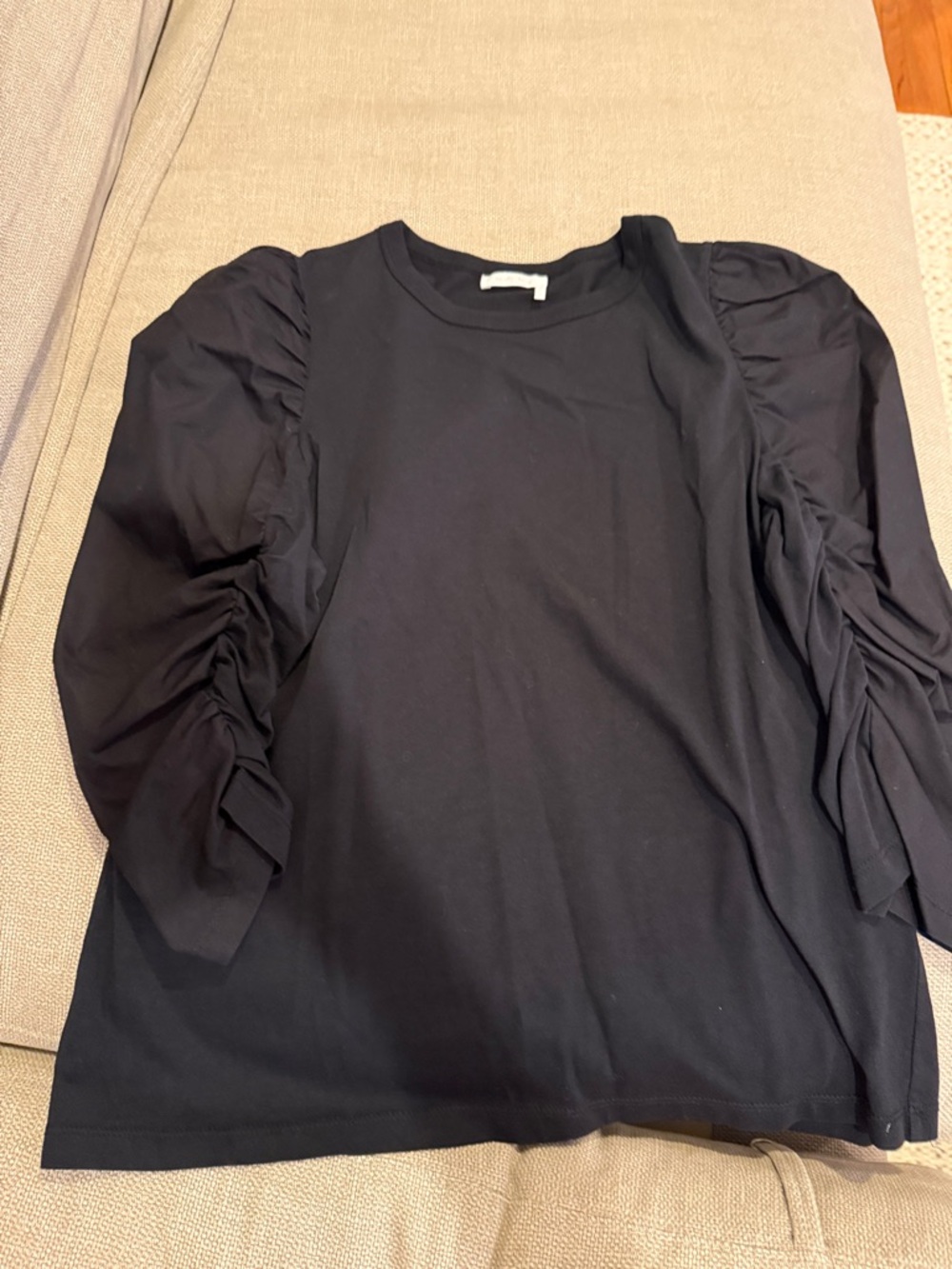 Women’s Black Long-Sleeve Puff-Sleeve Tee